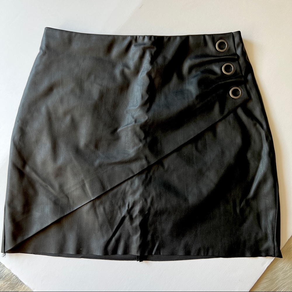 Express faux leather mini skirt 8 like new